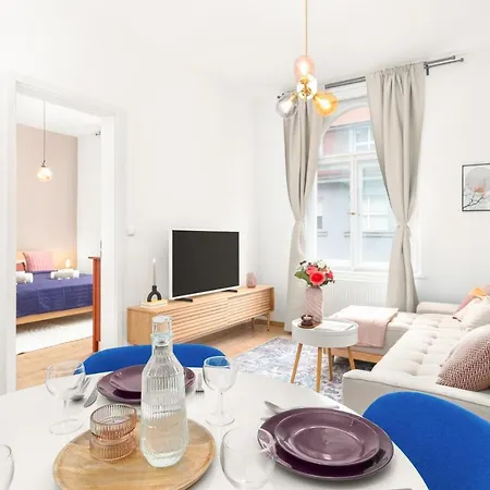 Days - Eclectic In Trendy Area * פראג