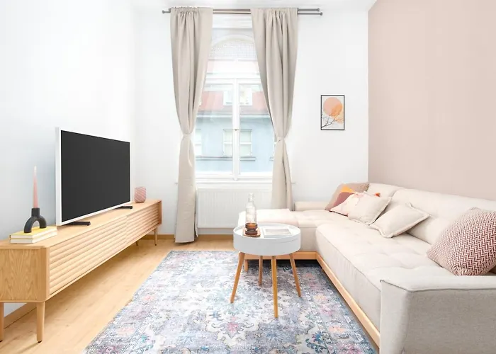 Days - Eclectic In Trendy Area Apartment