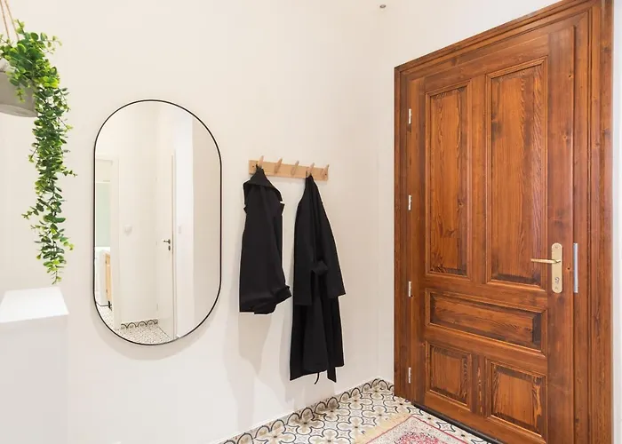 Days - Eclectic In Trendy Area Apartment *