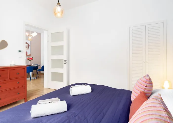 Apartment Days - Eclectic In Trendy Area